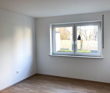 Gut geschnittene EG Wohnung mit Balkon und Garage - Foto 1