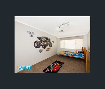 FAMILY COMFORT & OUTDOOR ENTERTAINING IN PRESTIGIOUS RANFORD ESTATE - Photo 3