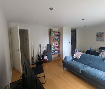 2 Bed Flat, Edison Building, E14 - Photo 3