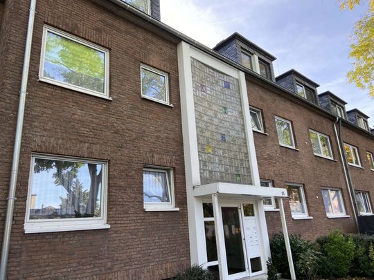 KREFELD-BOCKUM - FRISCH SANIERTE-2 ZIMMER-WOHNUNG IN BESTER WOHNLAGE MIT BALKON - Foto 1