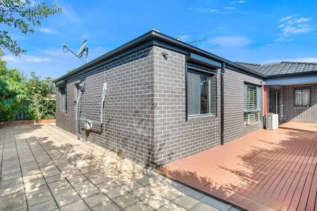 The Perfect Blend of Comfort, Space and Location - Photo 3