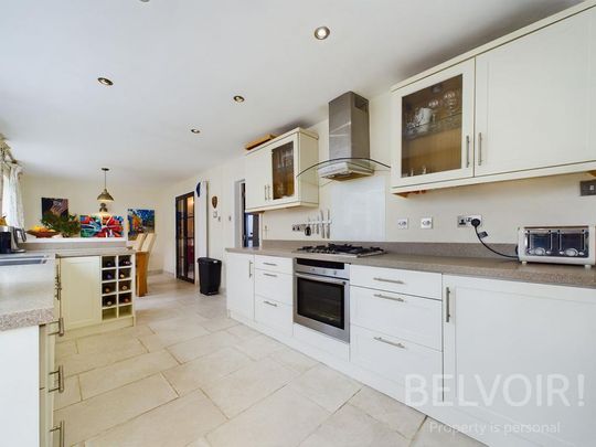 5 bedroom semi-detached house to rent - Photo 1