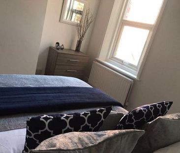 1 bedroom in a flat share to rent - Photo 5