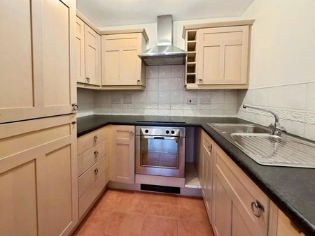 2 bedroom Flat To Let - Photo 5