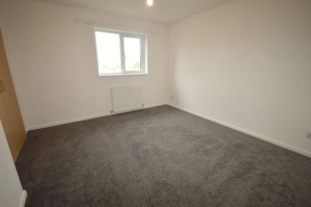 2 bedroom end of terrace house to rent - Photo 2