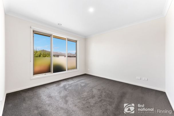 30 Kernot Parade, 3978, Clyde Vic - Photo 1