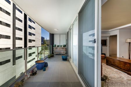 Inner City Living at Its Best � Stylish Cento Apartment! - Photo 5