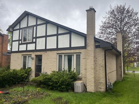 For Lease - 101 Castlegrove Boulevard, London North, Ontario - Photo 2