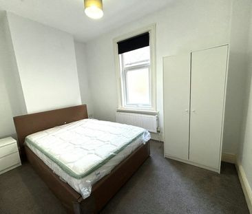 Flat to rent on - Photo 1