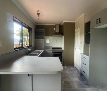 Three Bedroom Home with Beautiful Views - Photo 2