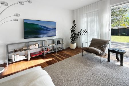 Near new, immaculate home - Photo 2