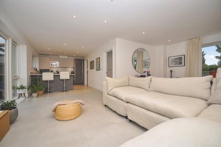 3 bedroom terraced house to rent - Photo 3