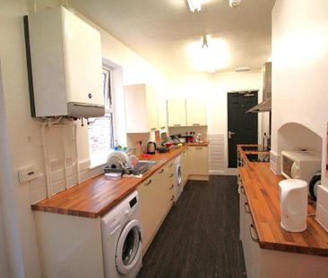 1 bedroom in a house share to rent - Photo 3