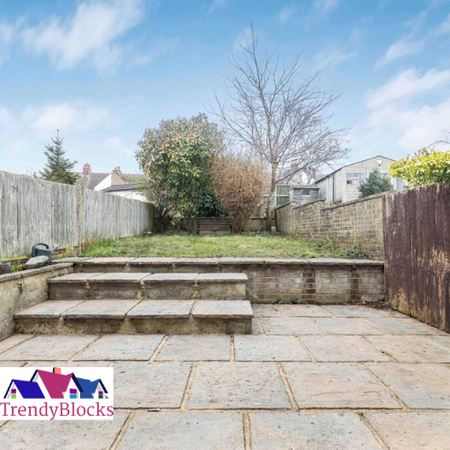3 bedroom terraced house to rent - Photo 5