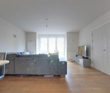 3 bedroom flat to rent - Photo 2