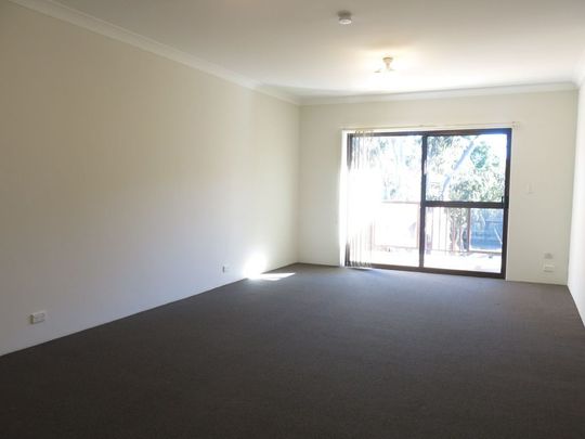 IMMACULATE 2 BEDROOM UNIT - WALK TO STATION - Photo 1