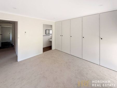 Spacious 4 bedroom Family Home in Horsham West - Photo 5
