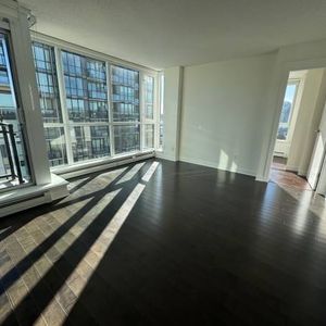 🌟 For Rent: 1 Bedroom + Den Condo in Surrey – Vacant🌟 - Photo 2