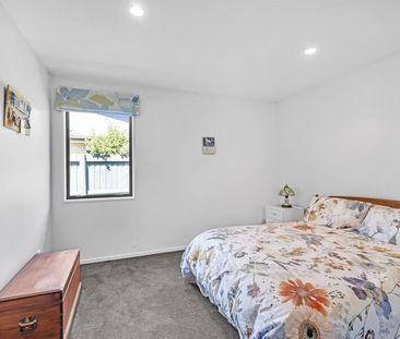 Executive Three Bedroom Family Home in Burnside High School Zone! - Photo 6