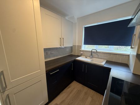 North Carr Croft, Huddersfield - Photo 3