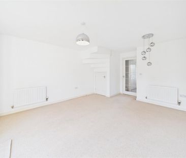 2 bedroom Semi-detached house to rent - Photo 4