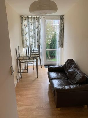 Room in a Shared Flat, Sherfield Gardens, SW15 - Photo 1