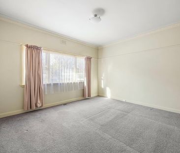 EXCELLENT HOME IN GREAT LOCATION WITH LARGE YARD - Photo 4