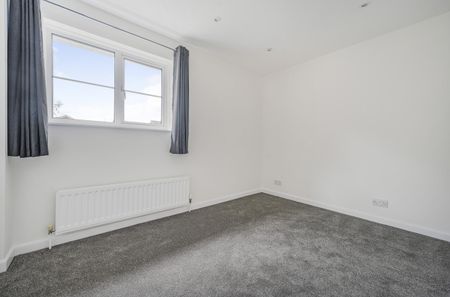 4 bedroom detached house to rent - Photo 3