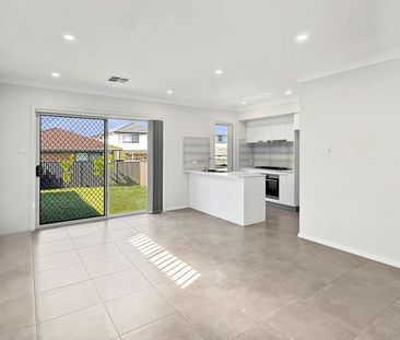 Near-New Spacious Five-Bedroom Family Home with Multi-Room & Large ... - Photo 4