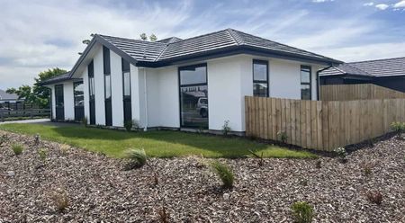 Beautiful 4 Bedroom, 2 Bathroom Family Home in Great Halswell Location!! - Photo 2