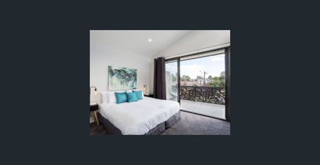 FULLY FURNISHED IN VIEW STREET - AVAILABLE IN MAY - Photo 2