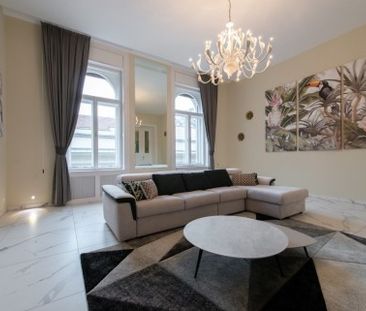 Egyetem tér - Photo 5