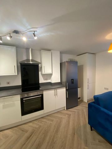 3 bedroom flat to rent - Photo 5