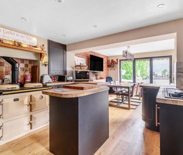 4 bedroom end of terrace house to rent - Photo 3