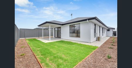 A gorgeous large family home - Photo 4