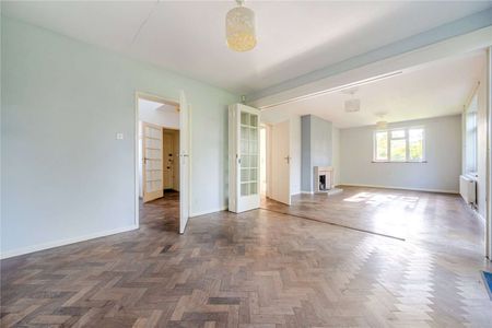 *** Please note: 6 month maximum tenancy*** Five-bedroom versatile detached house with garage and storage. - Photo 2