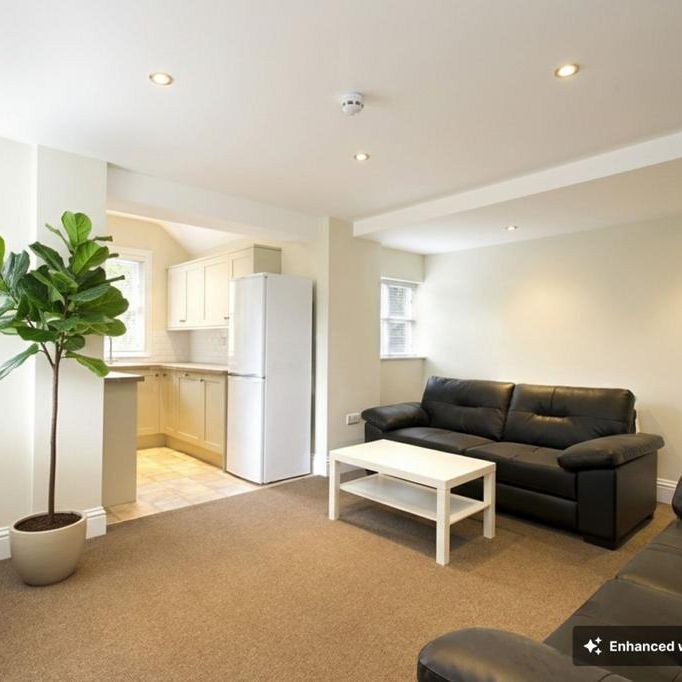 5 bedroom flat to rent - Photo 1