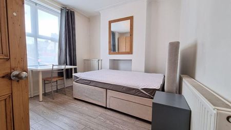 5 bedroom terraced house to rent - Photo 4