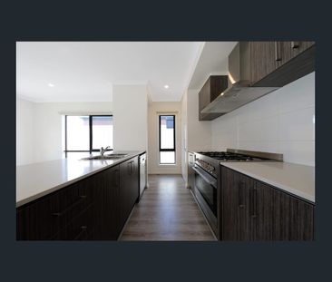 🏡 4-Bedroom House in Wallan - Photo 6