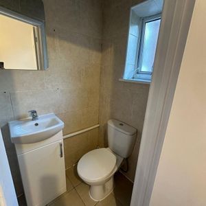 House share to rent - Photo 2