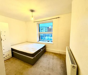 3 Bed Flat, Wealdstone, HA3 - Photo 2