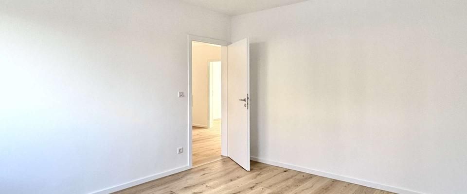 Erstbezug nach Kernsanierung - Energieeffiziente Wohnung mit EBK und Balkon - Photo 1