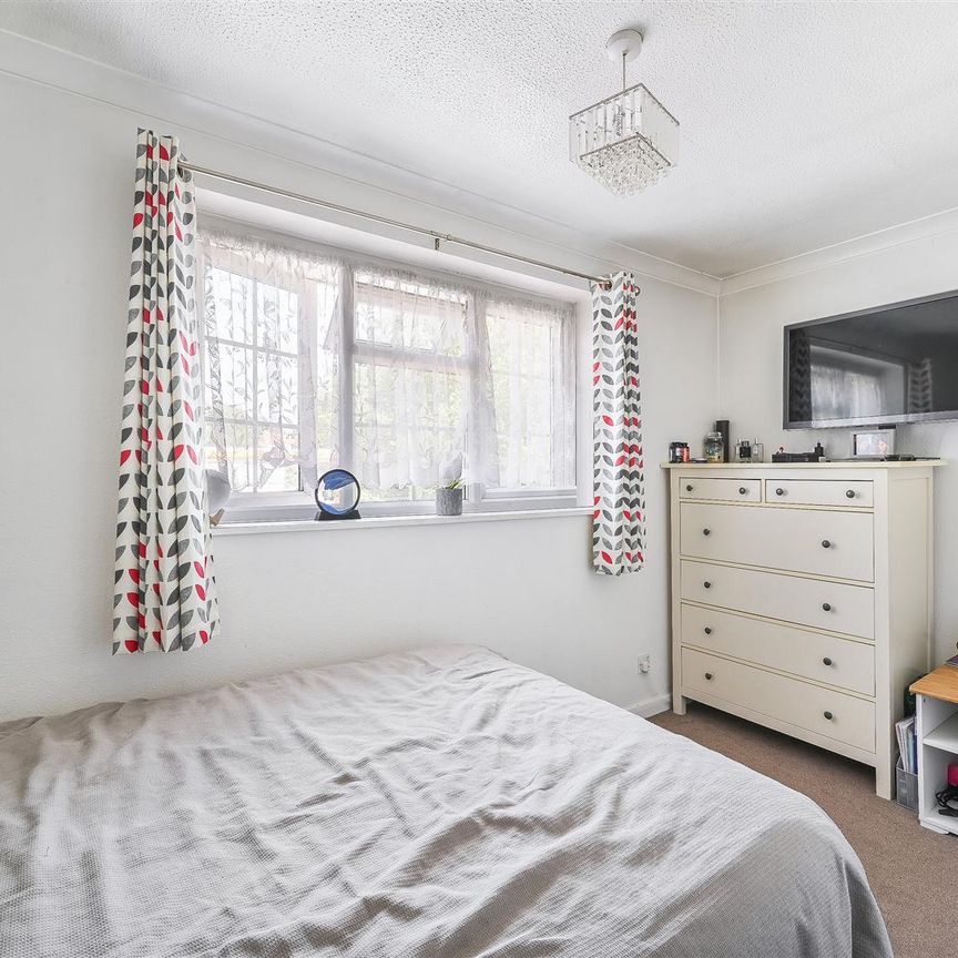 To Let 3 Bed House - End Terrace - Photo 1