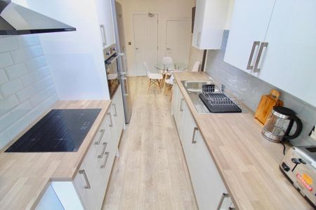 1 bedroom in a house share to rent - Photo 4
