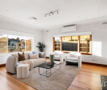 Sophisticated Charm, South Side Werribee - A Rare Find! - Photo 2
