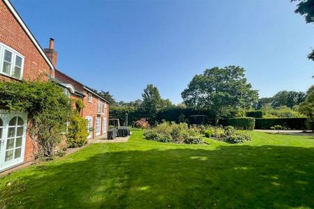 5 bedroom apartment to rent - Photo 3