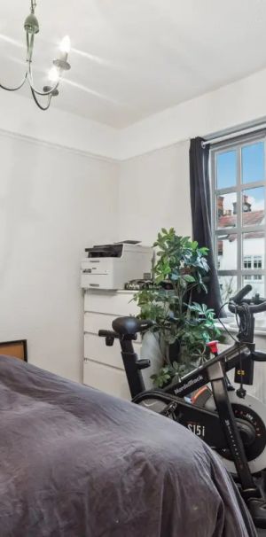 2 bedroom flat in Barnes - Photo 1