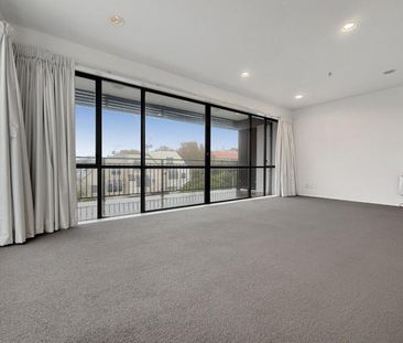 Sunny north facing corner apartment with ... - Photo 2