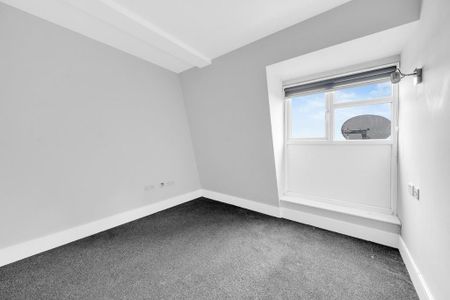 3 bedroom flat to rent - Photo 5