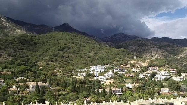 Luxury penthouse for rent in The Golden Mile, Marbella, Andalusia - Photo 1